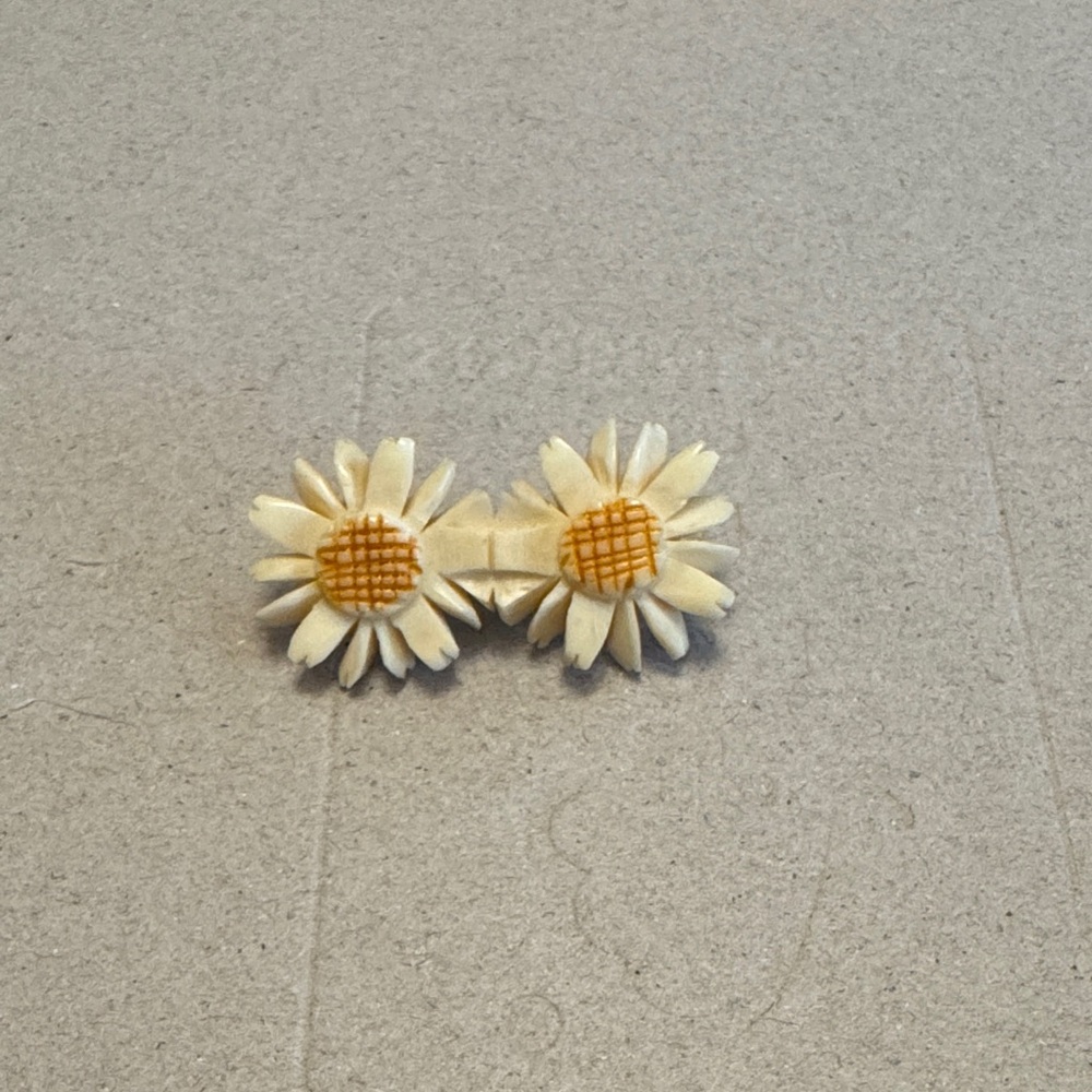 Daisy Flower Brooch